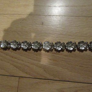 VINTAGE LISNER BRACELET/SILVER TONE/FLOWERS/FLORAL/CLASP/SIGNED!